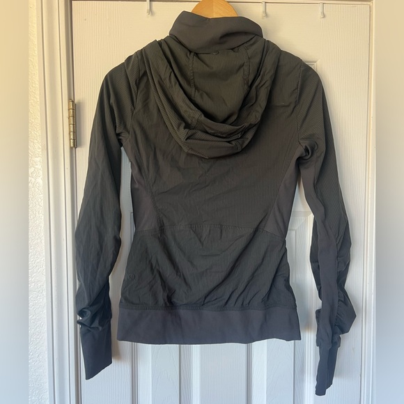 Lululemon Beyond the Studio Jacket
Graphite Grey Size 4 - Picture 9 of 10